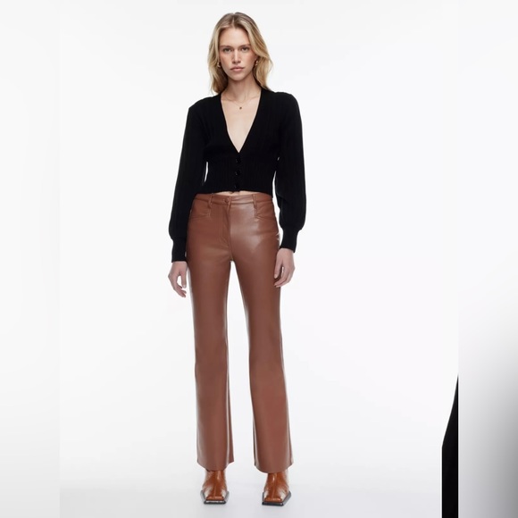 Aritzia Sweaters - Aritzia Plunge Front sweater xs